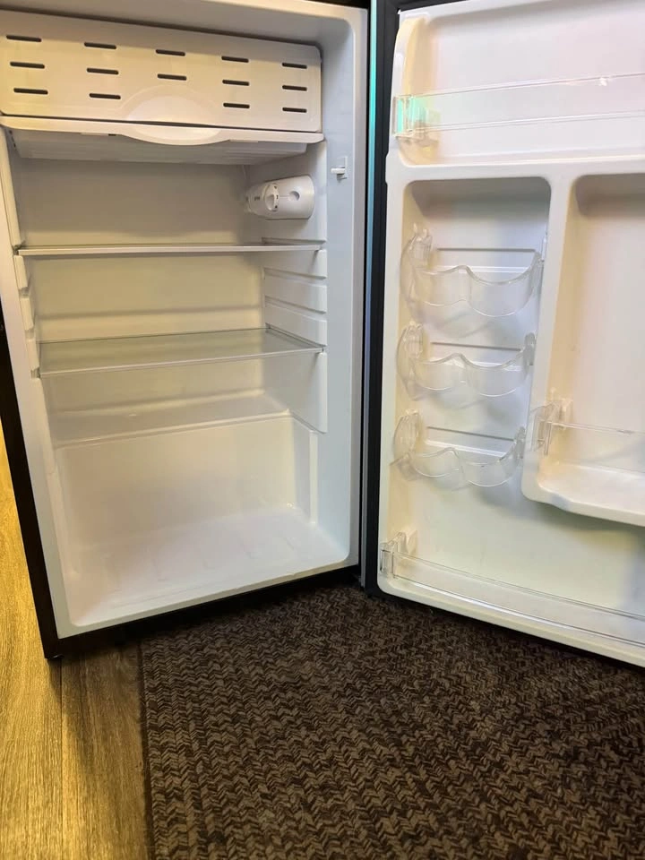 Magic Chef Mini Refrigerator and Freezer - photo 2