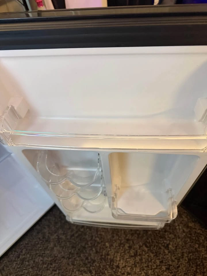 Magic Chef Mini Refrigerator and Freezer - photo 4