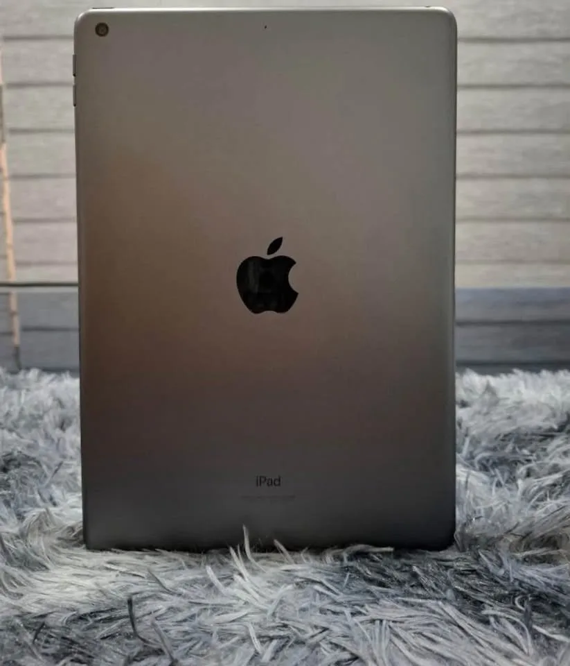 iPad 9th generation 64gb image indicator(2)