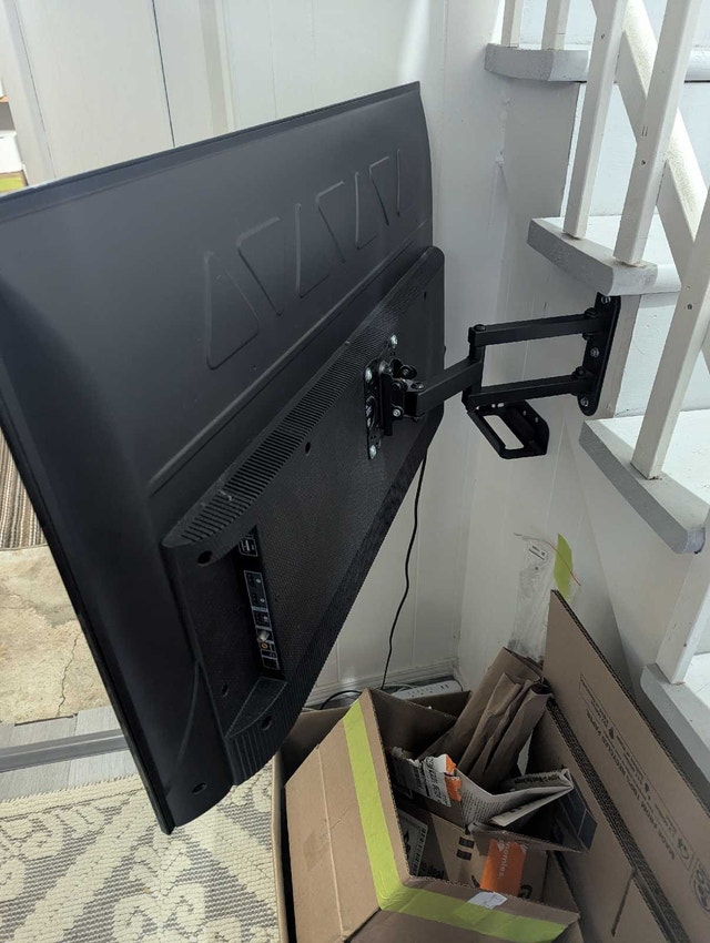 TCL 40-inch Smart LED TV with mounting bracket and feet - photo 2