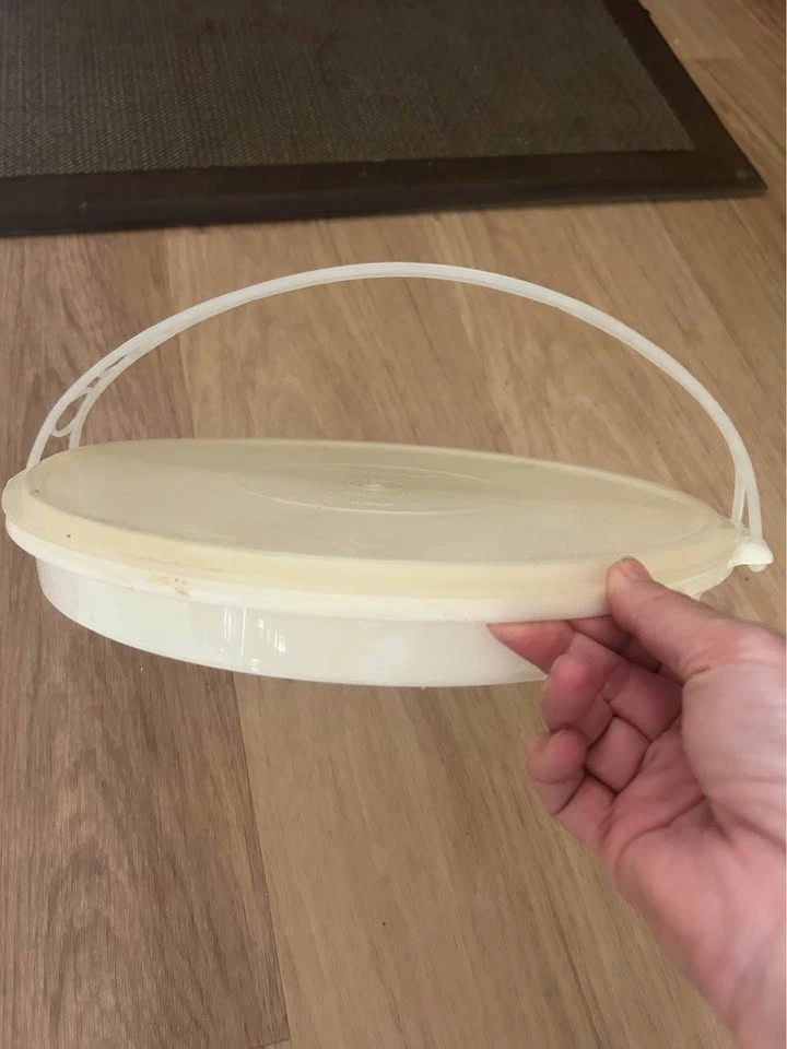 Vintage Tupperware, veggie and chip and dip containers - photo 3