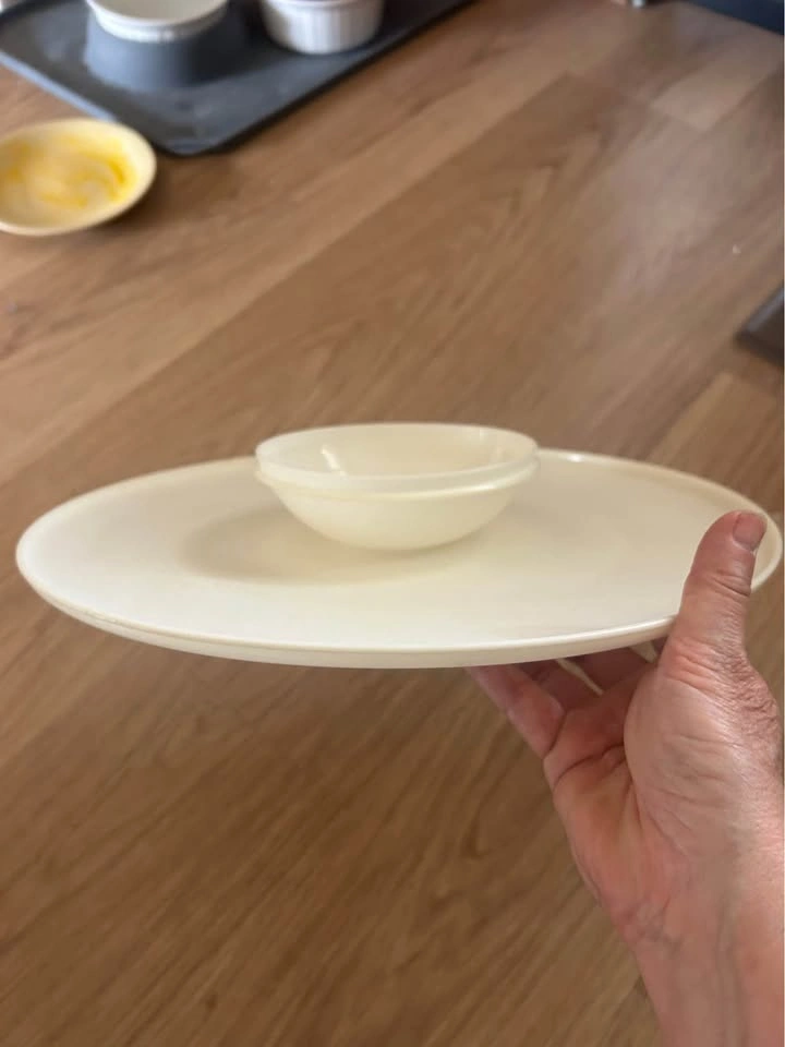 Vintage Tupperware, veggie and chip and dip containers - photo 5