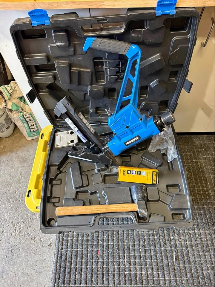 Mastercraft 2-in-1 Flooring Nailer and Stapler Kit