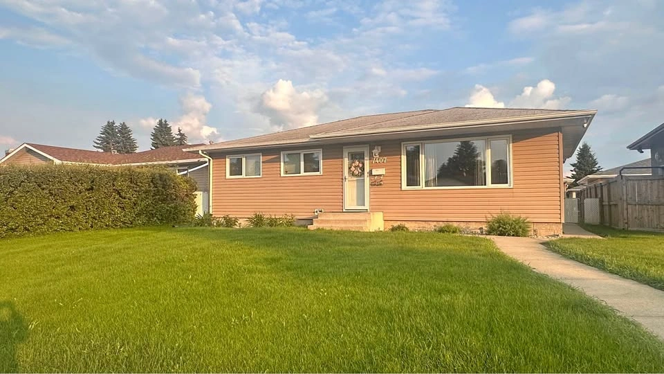 3 Beds 2 Baths - House