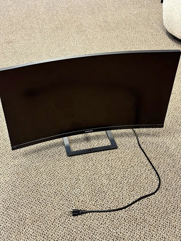 Philips Curved Monitor – Widescreen – Chicago Downtown