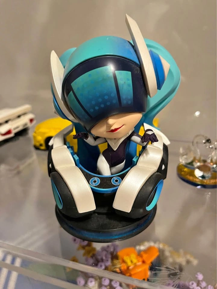 League of legends sona figure, can charge to light it up