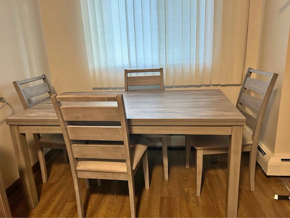 Kitchen table with 6 chairs