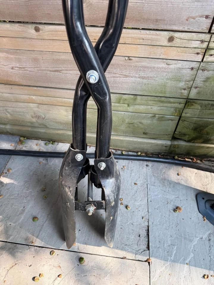 Fence and Decks: Red and black post hole digger - photo 2
