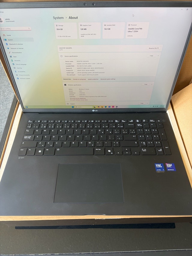 LG Gram 17" Ultra light Touchscreen Core Ultra 7 16GB 1TB - photo 4