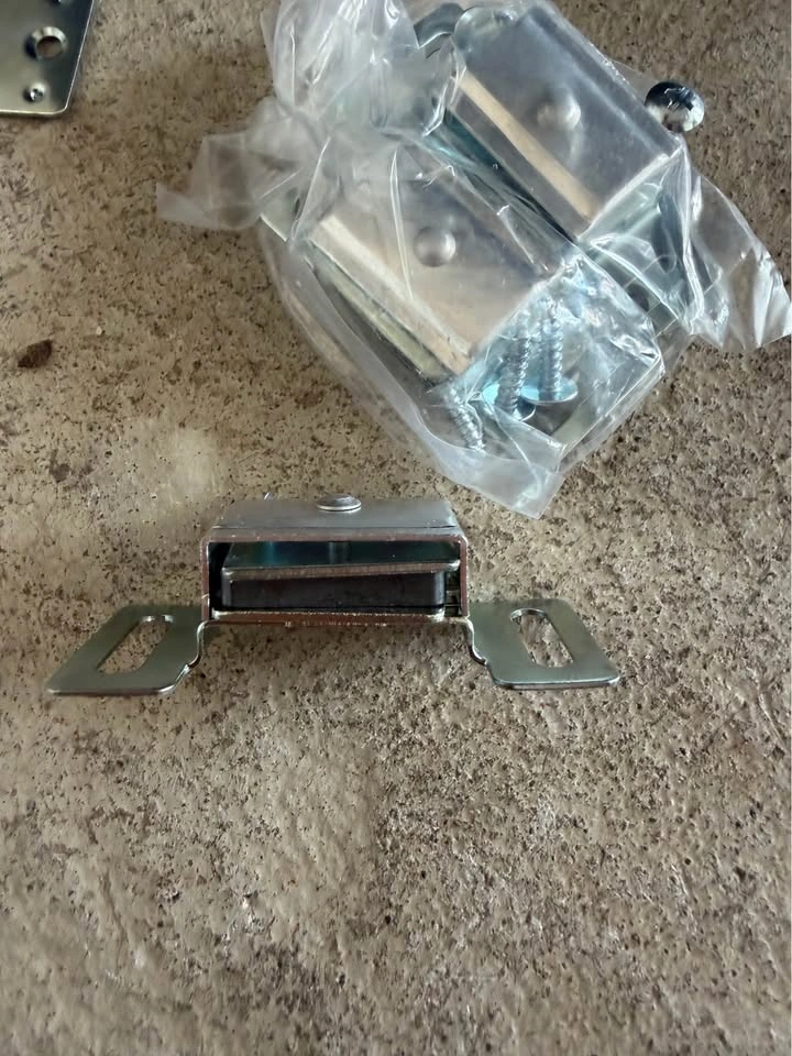 Cabinet magnet locks (5 pieces) - photo 2