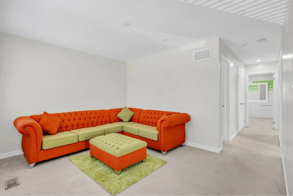 Custom 2-Tone Sofa - Like New Condition - photo 3
