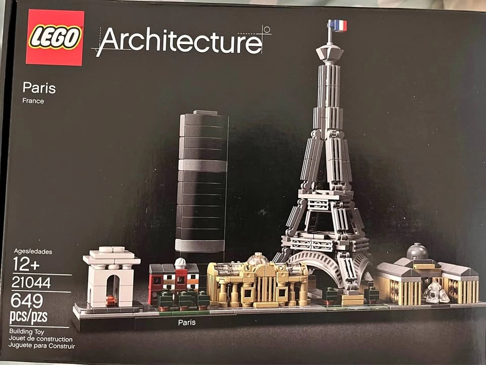 Retired Lego 21044 city of Paris