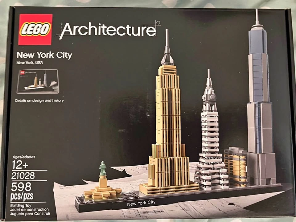 Retired Lego city of New York 21028