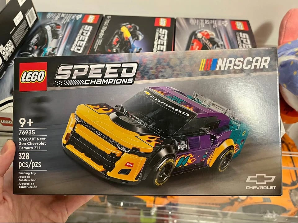 Retired Lego 76935