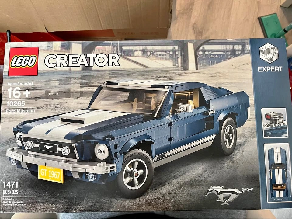 Retired Lego 10265 Ford Mustang