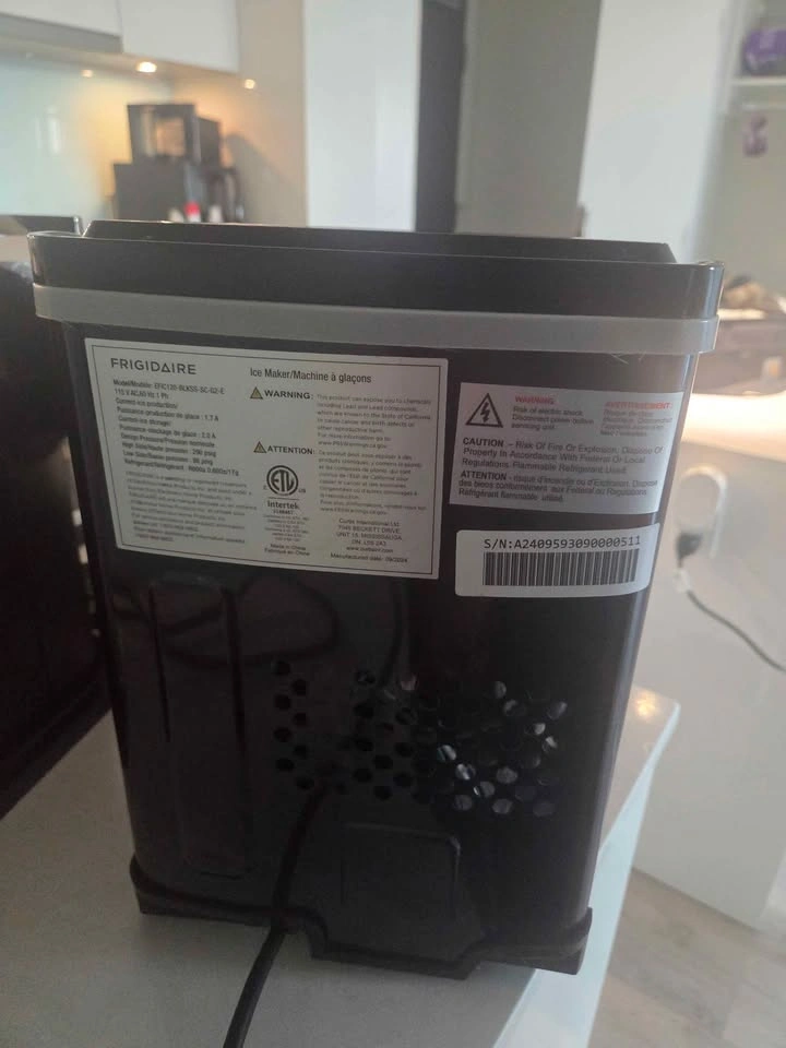 Frigidaire Countertop Ice Maker (Manufactured Sep 2024) - photo 2