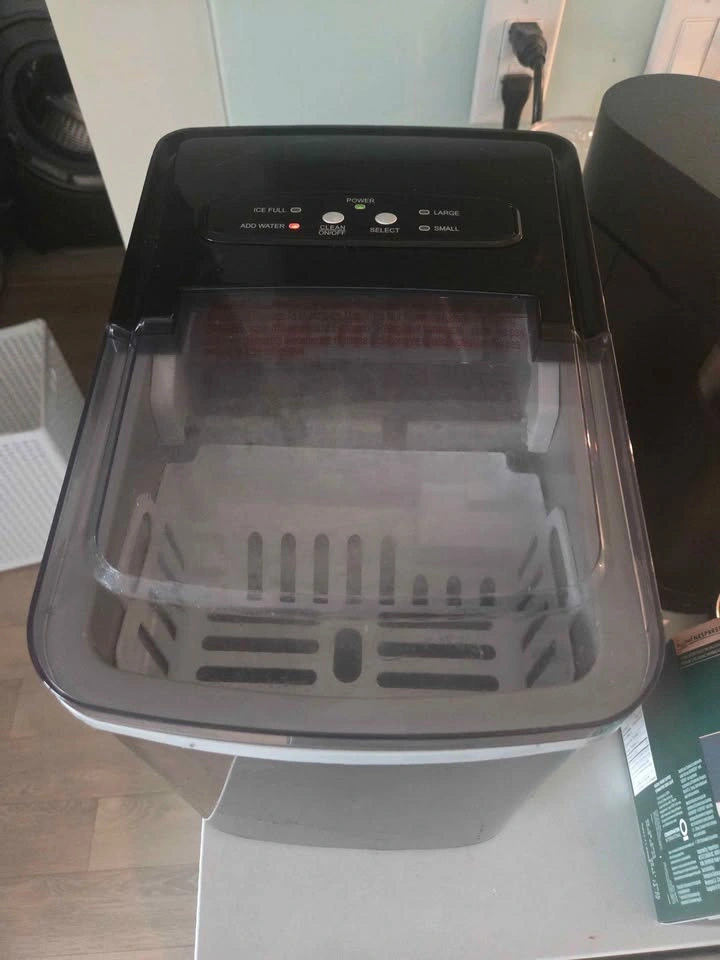 Frigidaire Countertop Ice Maker (Manufactured Sep 2024) - photo 4