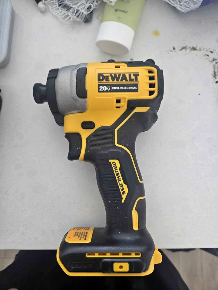 DeWalt ATOMIC 20V MAX Brushless 1/4" Impact Driver (DCF809)