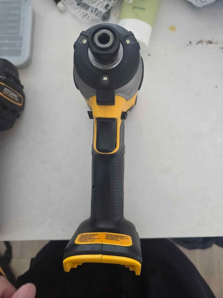 DeWalt ATOMIC 20V MAX Brushless 1/4" Impact Driver (DCF809) - photo 2