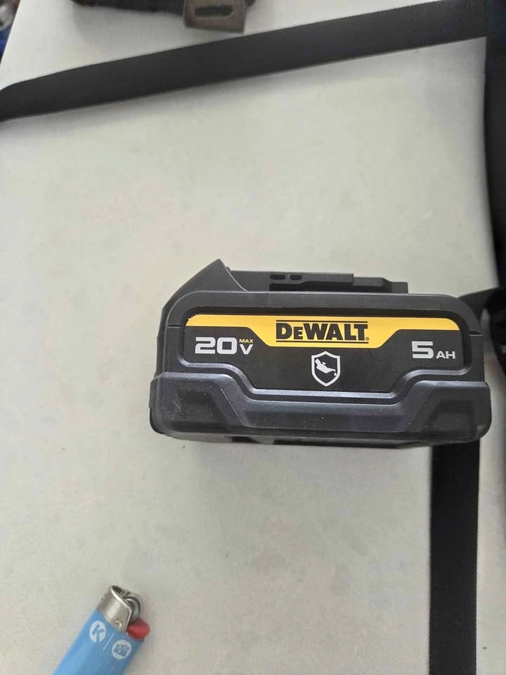 DeWALT 20V MAX 5.0Ah Li-Ion Battery