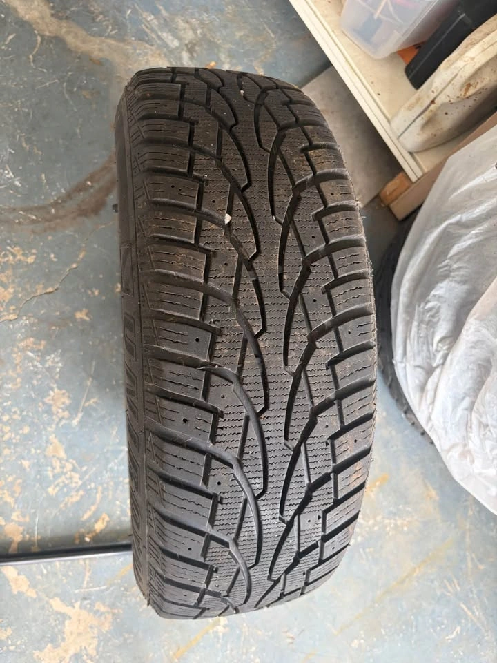 Toyota Camry tires and rims together - photo 2