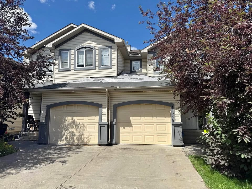 3 Beds 2 Baths - House