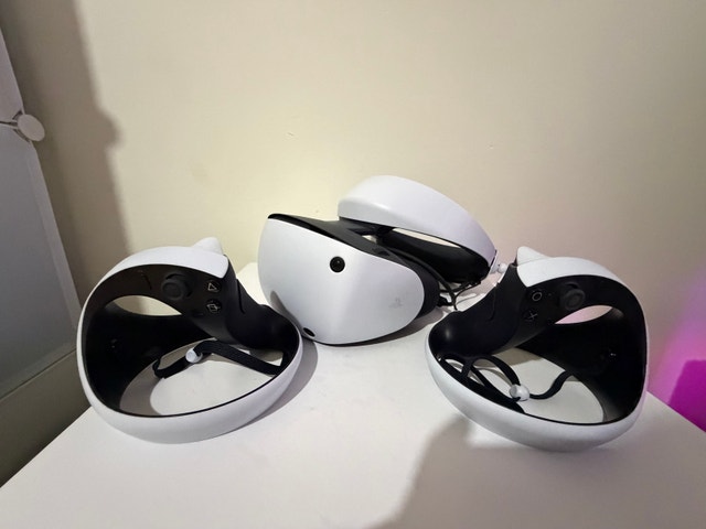PlayStation VR2 (PS VR2) Headset + Sense Controllers - photo 2