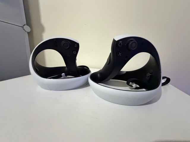 PlayStation VR2 (PS VR2) Headset + Sense Controllers - photo 4