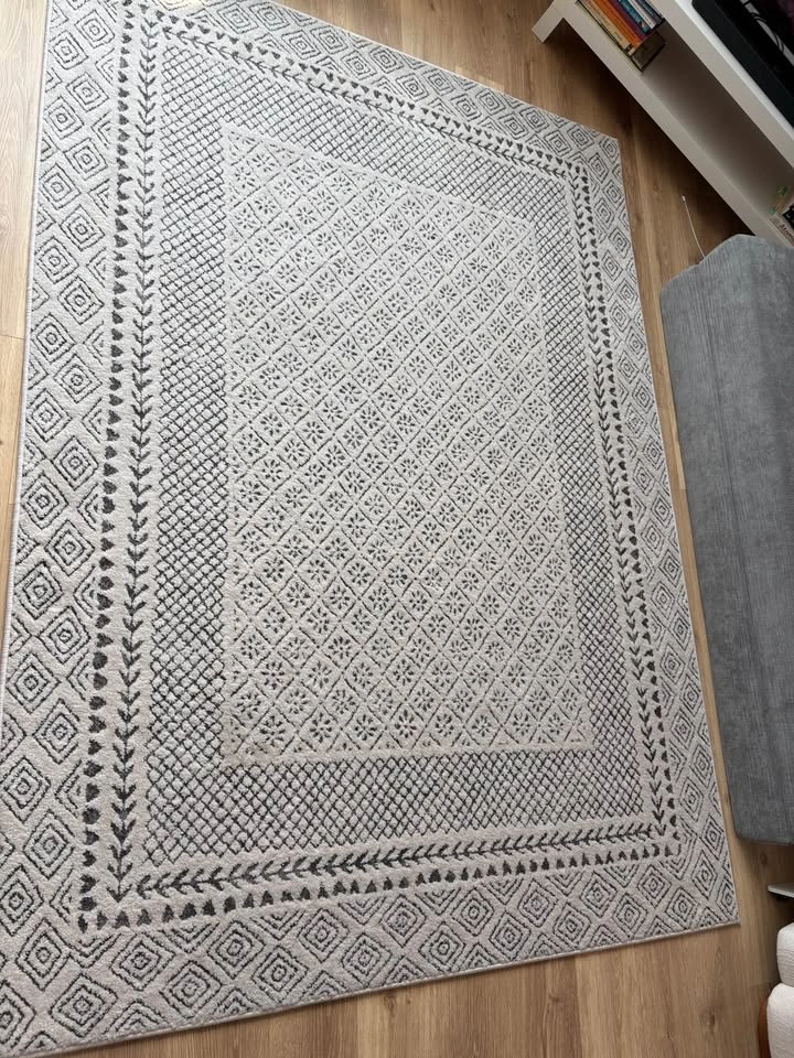 MOVING OUT SALE: Charcoal area Rug - photo 2
