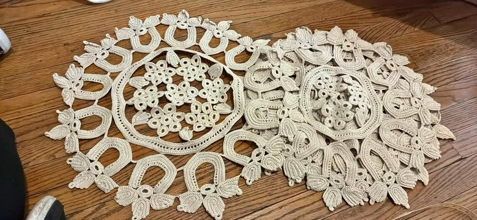 Vintage crochet table setting and center piece set of 5