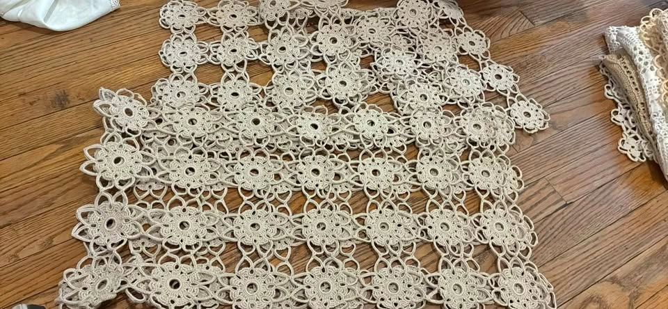 Vintage crochet table runner set of 4
