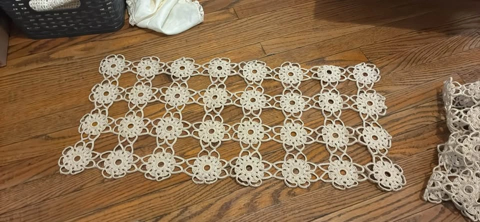 Vintage crochet table runner set of 4 - photo 4