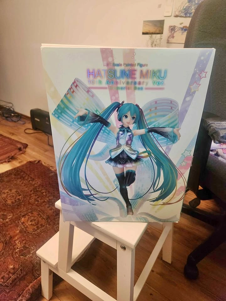 Hatsune Miku 10th Anniversary ver. Memorial Box 1/7 Figure