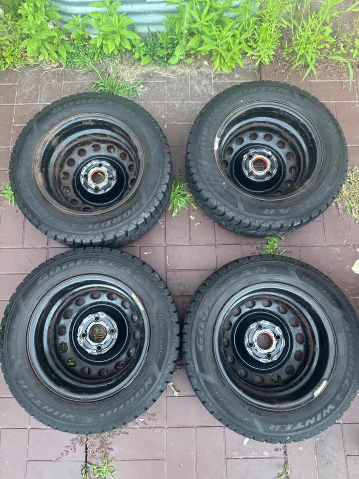 185/65R14 Set of 4 Goodyear Nordic Winter Tires - photo 2