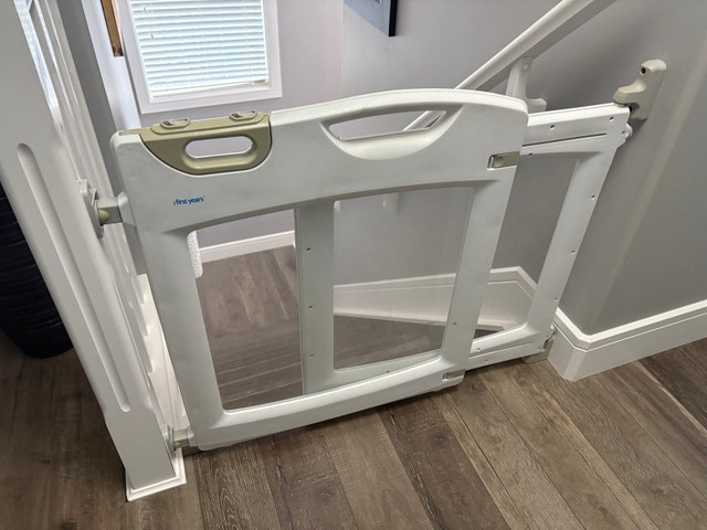 First Years Hardware Mounted Baby Gates - photo 2
