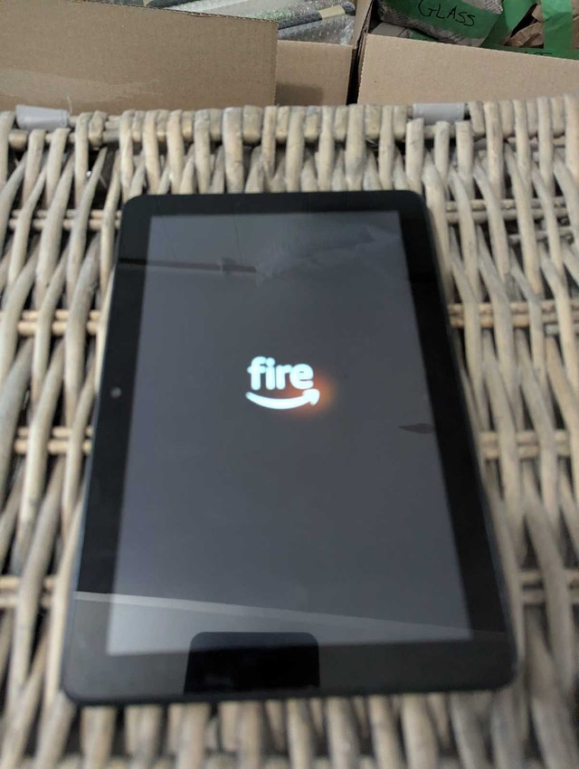 Amazon Fire Tablet 8 - photo 4