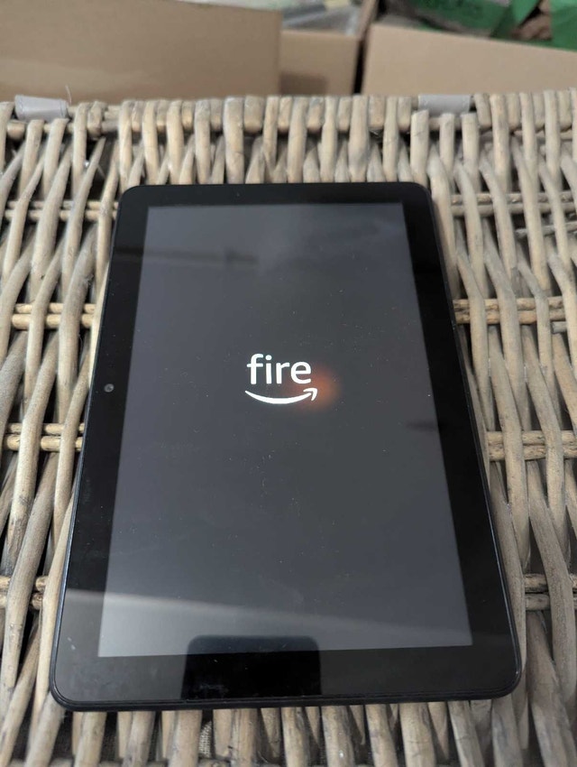 Amazon Fire Tablet 8 - photo 5
