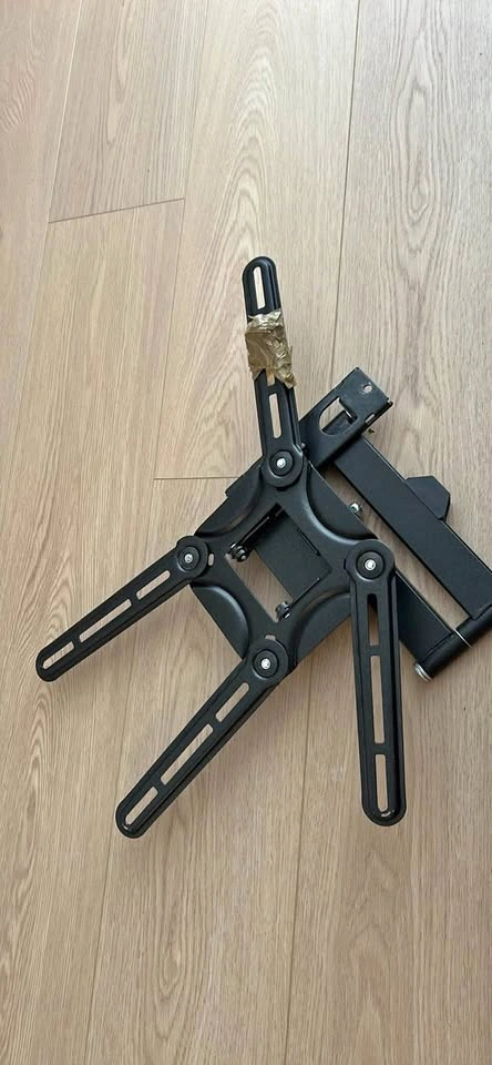 Full Motion Articulating TV Wall Mount