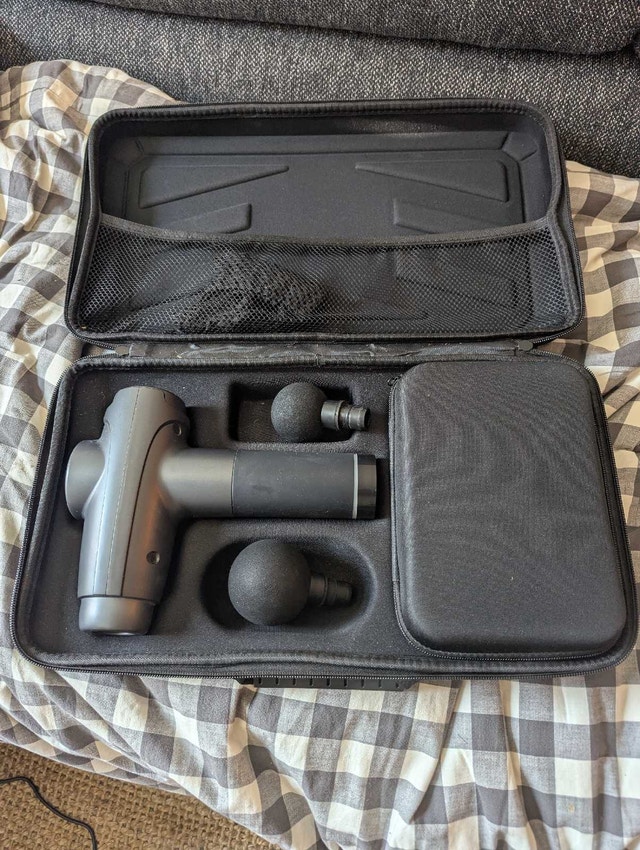 Massage Gun w/multiple attachments