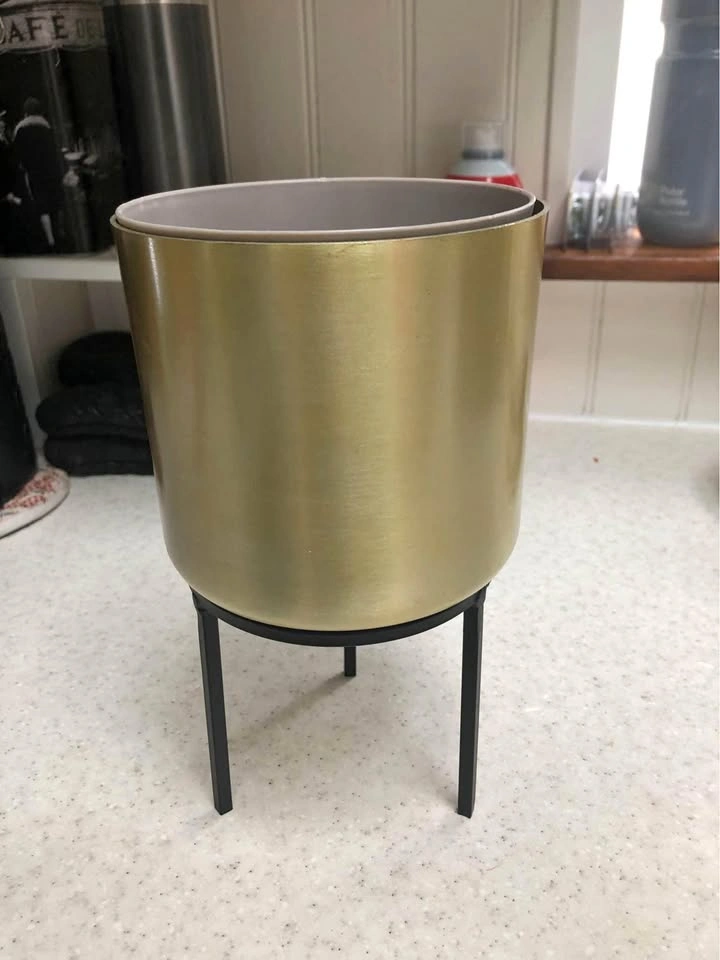 Mini plant pot with stand