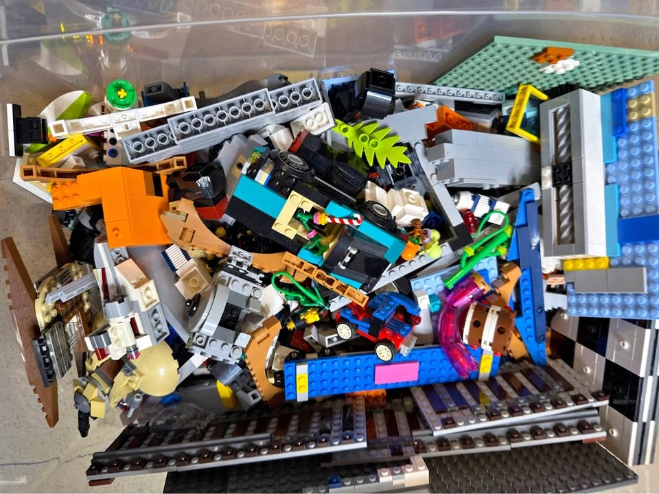 LEGO Bulk Lot 15.6 lbs Mixed Bricks with Special Parts