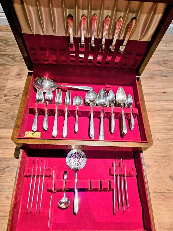 68-Piece Vintage Oneida Community Silverplated Flatware Set