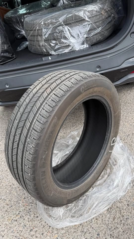 Michelin Primacy A/S 235/55R19 – Set of 4 – Almost New - photo 3