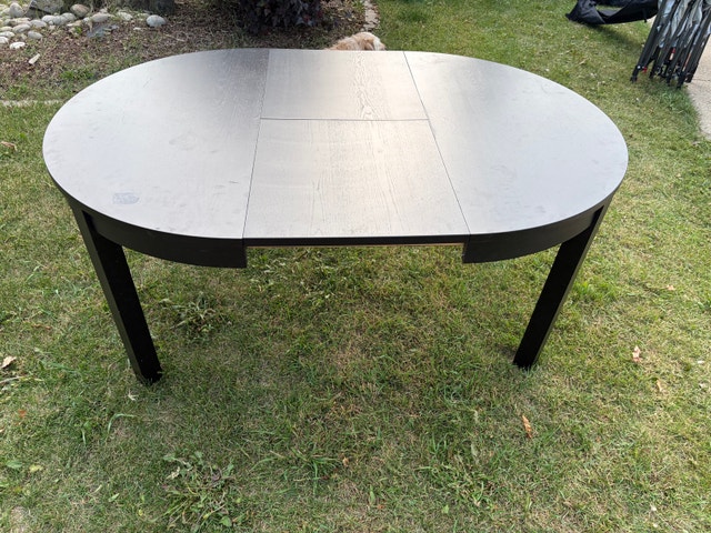 Dining Room Table Built in Leaf with 4 Chairs