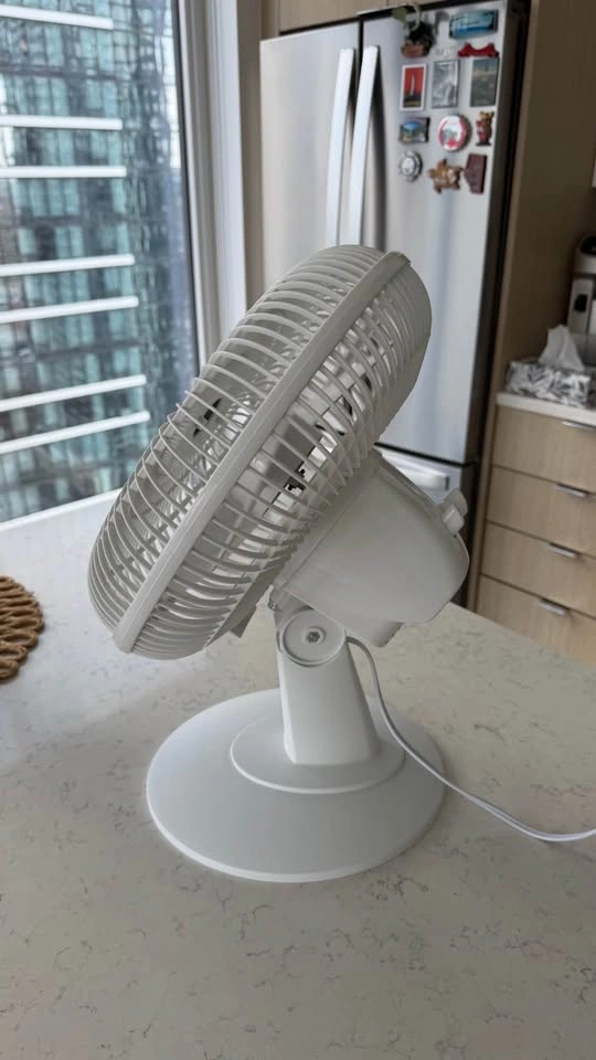 Lasko Table Fan – Excellent Condition - photo 3