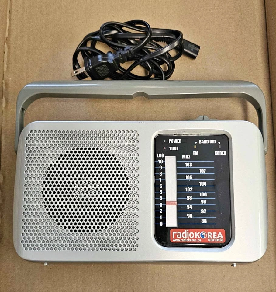 Vintage Radio Korea Canada FM/SCA Portable Receiver