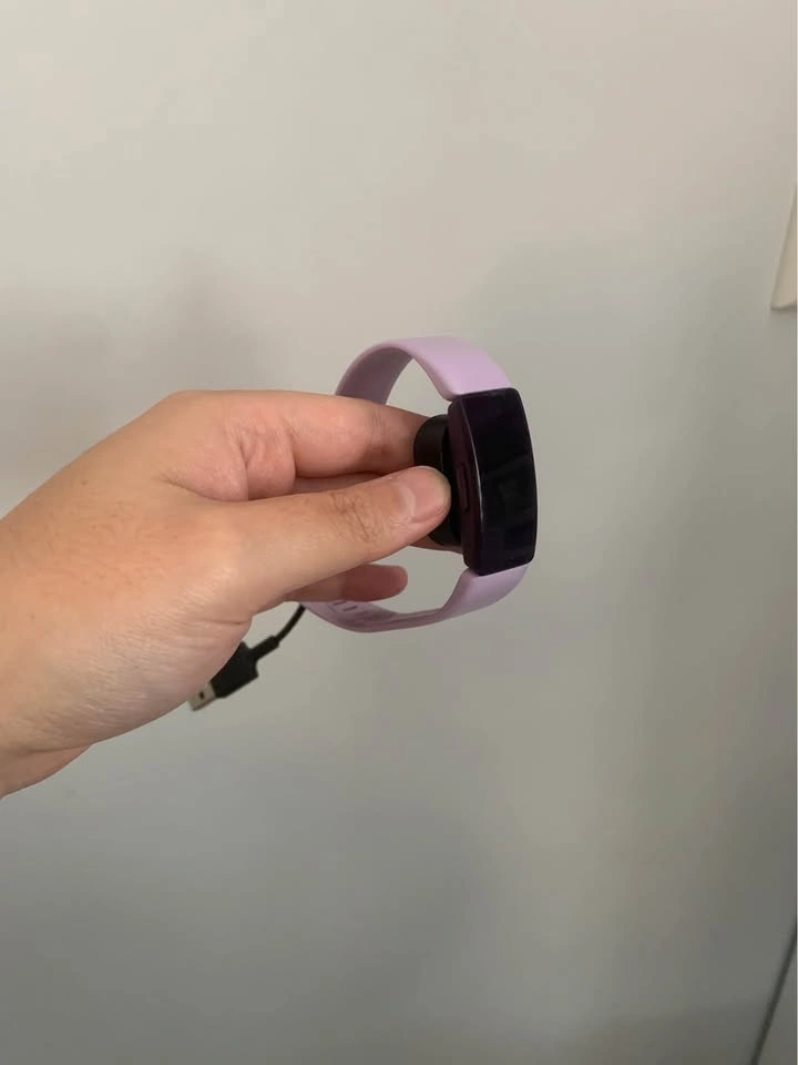 Fitbit Inspire HR – Excellent Working Condition + Charger - photo 2