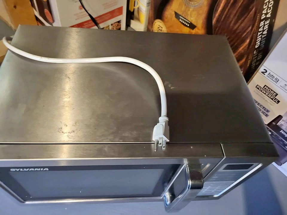 Clean Sylvania Stainless Steel Countertop Microwave – Works Grea