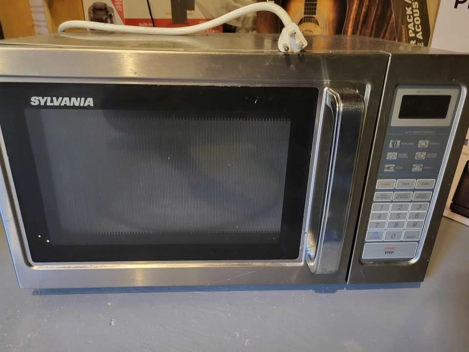 Clean Sylvania Stainless Steel Countertop Microwave – Works Grea - photo 3