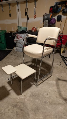 White Manicure Pedicure Chair with foot rest